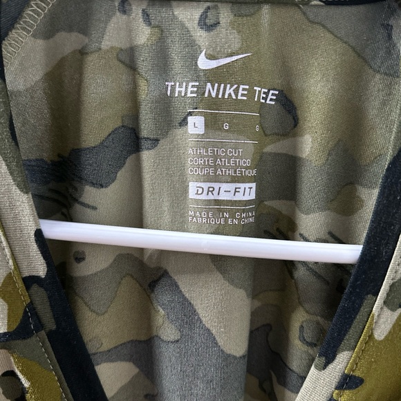 Nike Activewear Camo T-Shirt - Picture 4 of 4